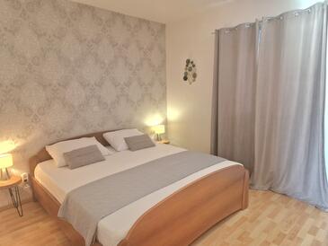 Appartamenti con parcheggio Seget Donji, Traù - Trogir - 12481