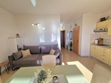 Seget Donji, Wohnzimmer in folgender Unterkunftsart apartment, Klimaanlage vorhanden, Haustiere erlaubt und WiFi.