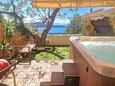 Seget Donji, Trogir, Dvorište 12481 - Apartmani sa šljunčanom plažom.