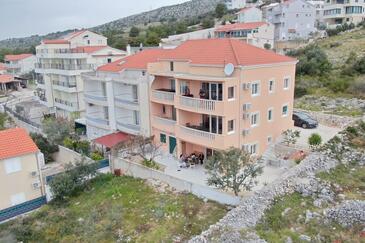 Seget Donji, Trogir, Objekt 12481 - Apartmani sa šljunčanom plažom.