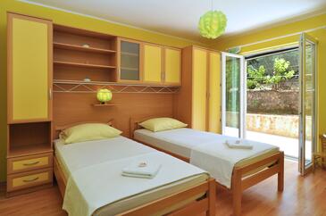 Apartments by the sea Slatine, Čiovo - 12491