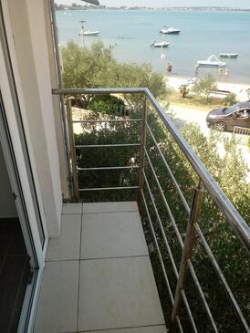 Apartments by the sea Vrsi - Mulo, Zadar - 12519