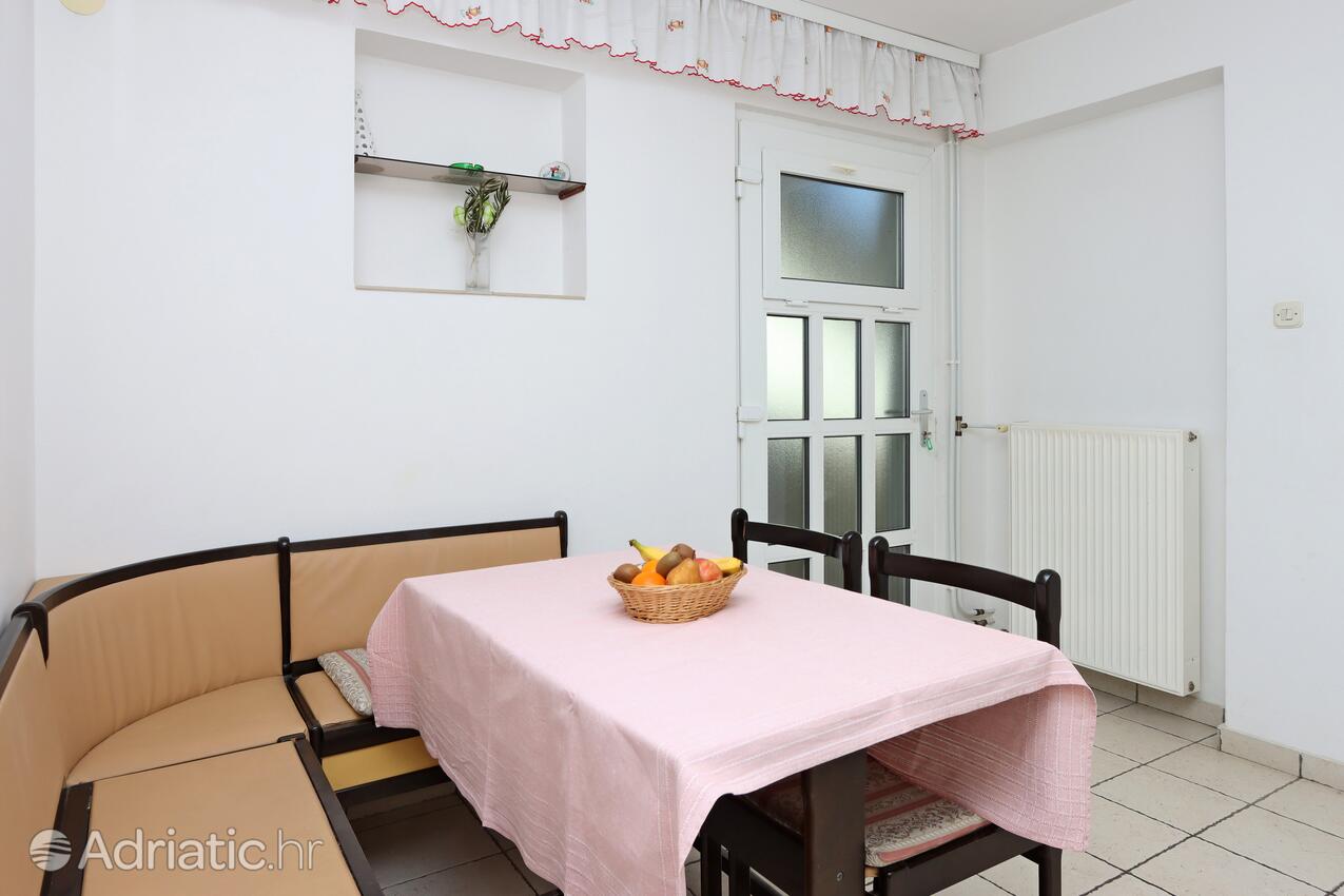 A-12592-a - Private accommodation - Apartments with a parking space Crikvenica