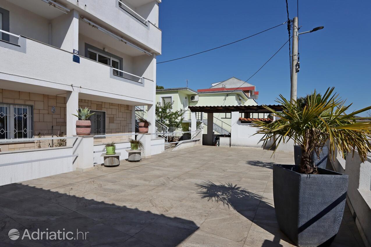 Courtyard - Apartments with a parking space Crikvenica