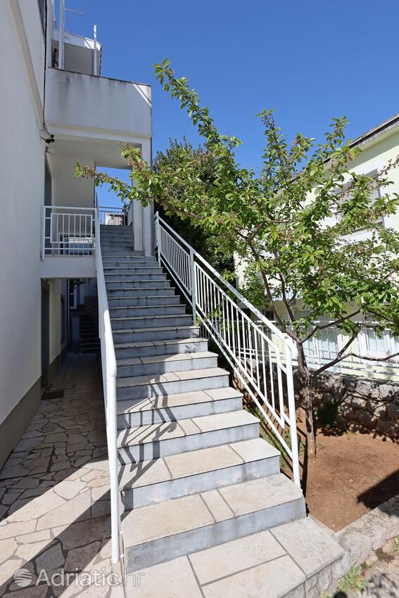 Courtyard - Apartments with a parking space Crikvenica