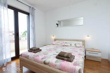 Apartments with parking space Rovinj - 12656