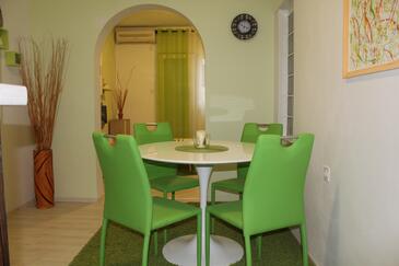 Apartments with parking space Crikvenica - 12657