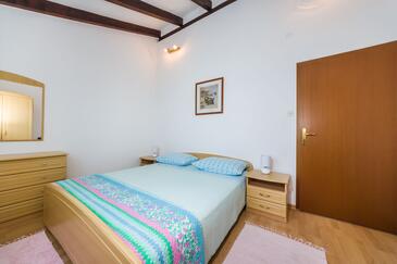 Apartments by the sea Ždrelac, Pašman - 12662