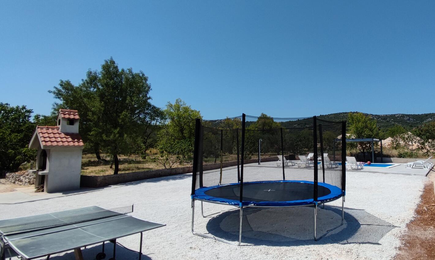 Appartamenti con piscina per famiglie Vinisce, Traù - Trogir - 12676