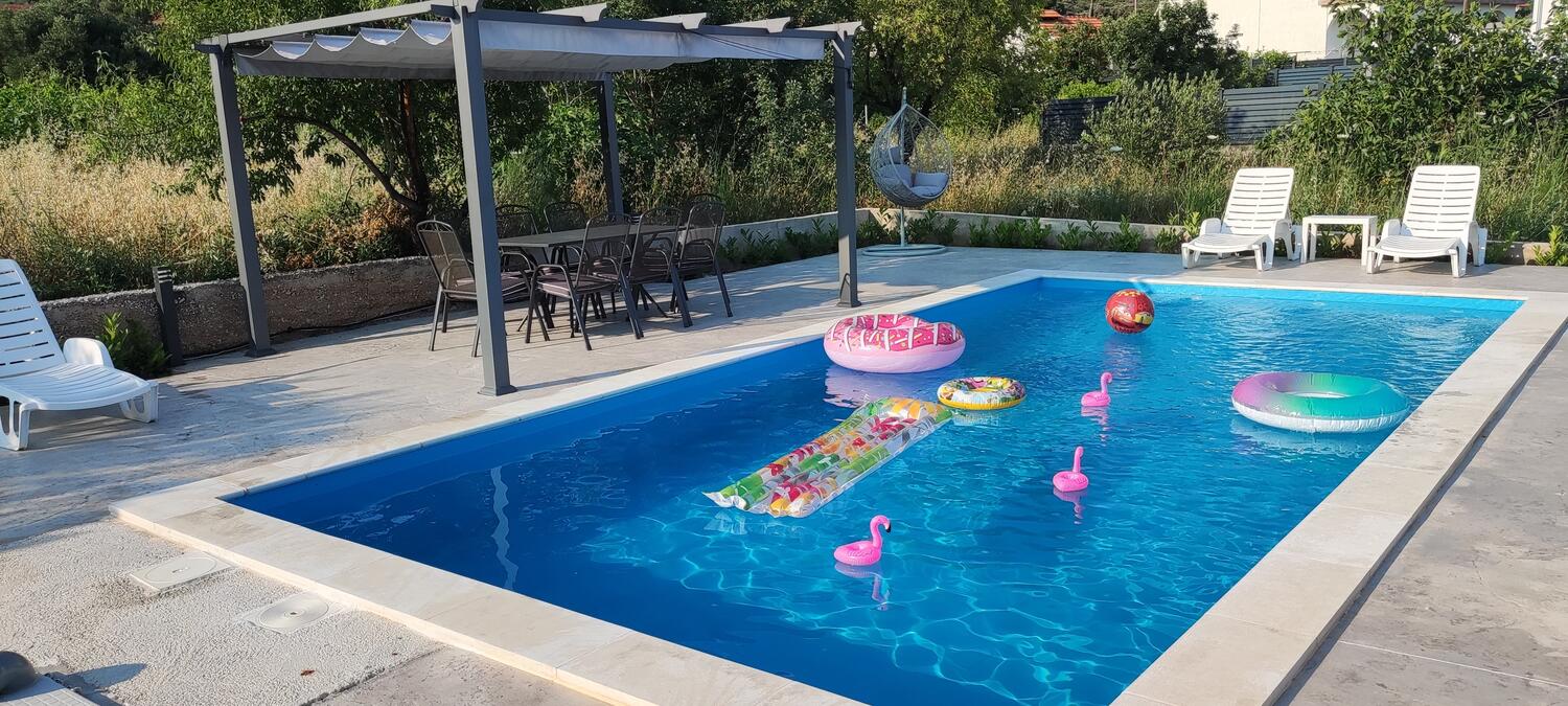 Family-friendly apartments with swimming pools Vinišće, Trogir - 12676
