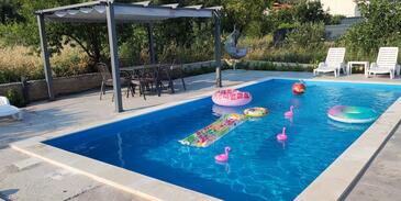 Family-friendly apartments with swimming pools Vinišće, Trogir - 12676 Adriatic.hr