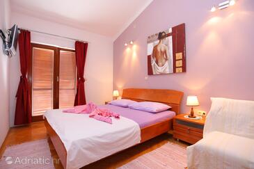 Apartments by the sea Duće, Omiš - 12687