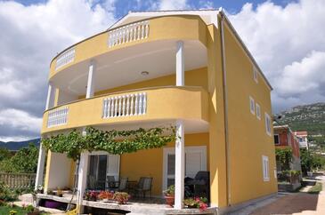 Apartment with terrace Kaštel Stari, Central Dalmatia