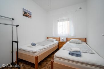 Apartmani s parkingom Vir - 12692