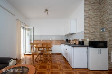 Apartmani s parkingom Vir - 12692