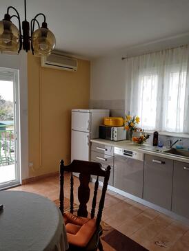 Apartamenty z parkingiem Trogir - 12695