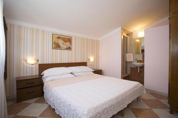 Apartments by the sea Mavarštica, Čiovo - 12696