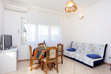 Seget Vranjica, Comedor en alojamiento de tipo apartment, aire acondicionado disponible y WiFi.