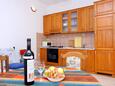 Seget Vranjica, Cocina en alojamiento de tipo apartment, WiFi.