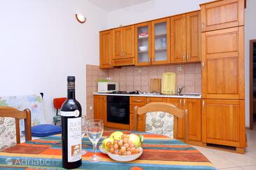 Apartmani s parkingom Seget Vranjica, Trogir - 12760