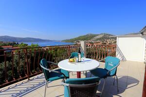 Apartmanok parkolóhellyel Seget Vranjica, Trogir - 12760