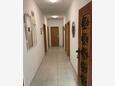 Seget Vranjica, Flur in folgender Unterkunftsart apartment, WiFi.
