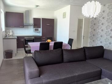 Apartments and rooms with a swimming pool Kampor, Rab - 12773