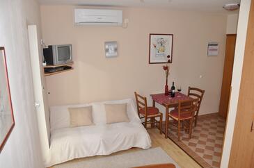 Apartmaji s parkingom Omišalj, Krk - 12793