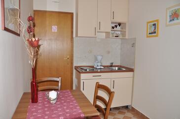 Apartmaji s parkingom Omišalj, Krk - 12793