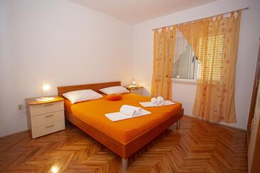 Leiligheter med parkering Podgora, Makarska - 12816