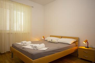 Leiligheter med parkering Podgora, Makarska - 12816