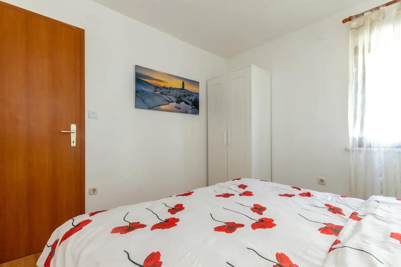 AS-12846-a - Private accommodation - Apartments with a parking space Split