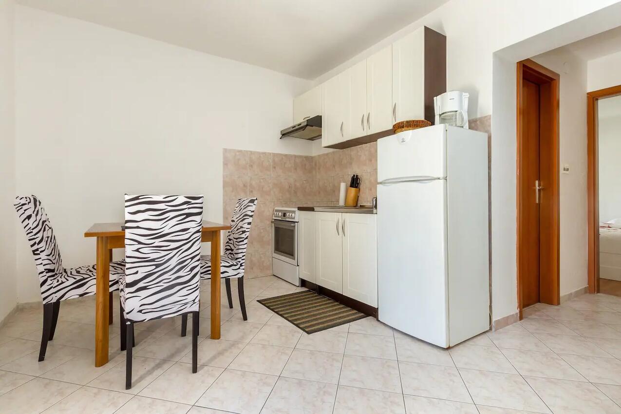 AS-12846-a - Private accommodation - Apartments with a parking space Split