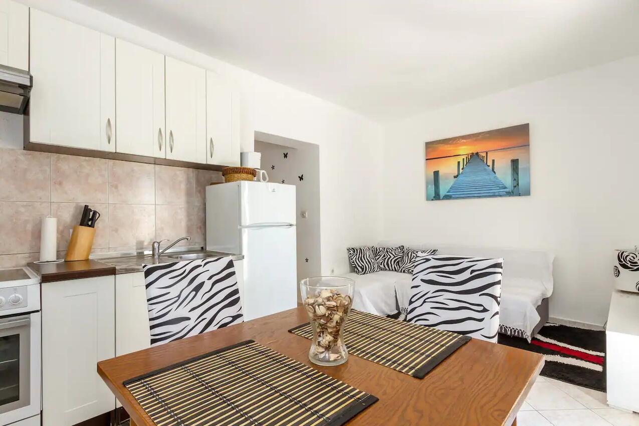 AS-12846-a - Private accommodation - Apartments with a parking space Split