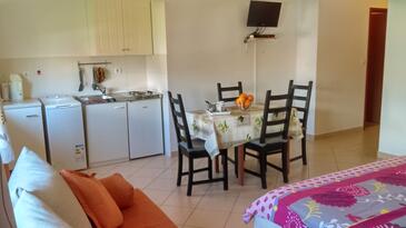 Apartments with WiFi Fažana - 12862