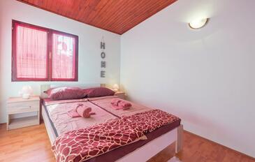 Ferienwohnungen mit Parkplatz Peroj, Fazana - 12900