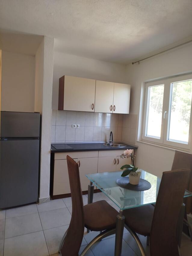 Leiligheter med parkering Lokva Rogoznica, Omis - 12906