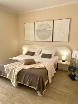 Appartamenti con parcheggio Ortopula - Starigrad, Paklenica - 12939