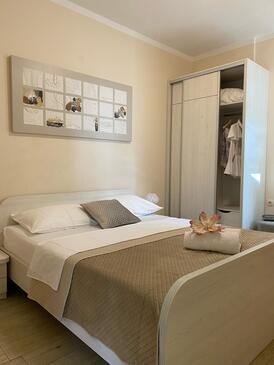 Appartamenti con parcheggio Ortopula - Starigrad, Paklenica - 12939