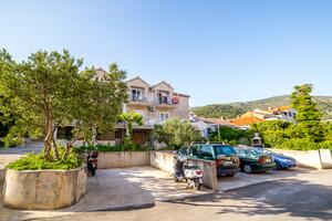 Apartmanok parkolóhellyel Bol, Brac - 12980