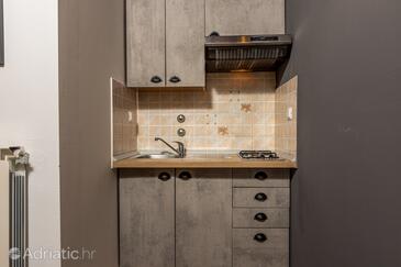 Apartmaji in sobe s parkingom Loborika, Pula - 12983