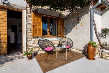 Apartmaji in sobe s parkingom Loborika, Pula - 12983