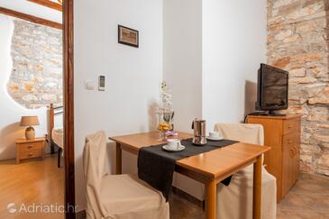 Apartments and rooms with hot tub Loborika, Pula - 12983