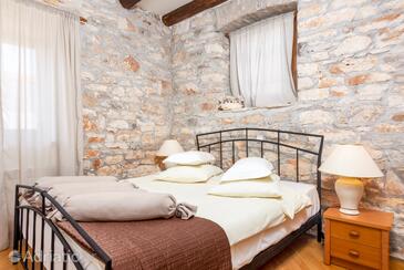 Lägenheter och rum med parkering Loborika, Pula - 12983