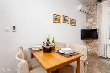 Apartments and rooms with hot tub Loborika, Pula - 12983