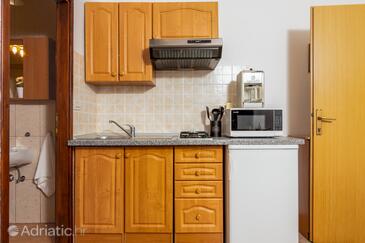 Lägenheter och rum med parkering Loborika, Pula - 12983