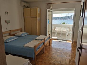 Apartments by the sea Rogoznica - 12995