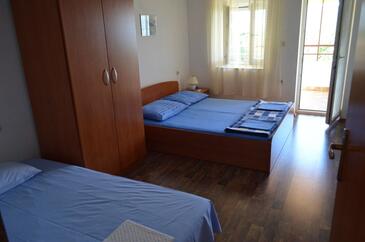 Apartmány s parkovištěm Lun, Pag - 13022