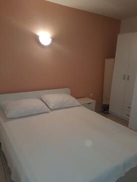 Apartments by the sea Novalja, Pag - 13033