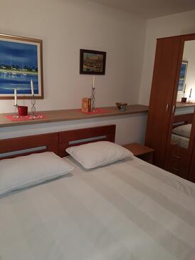 Apartments by the sea Novalja, Pag - 13033